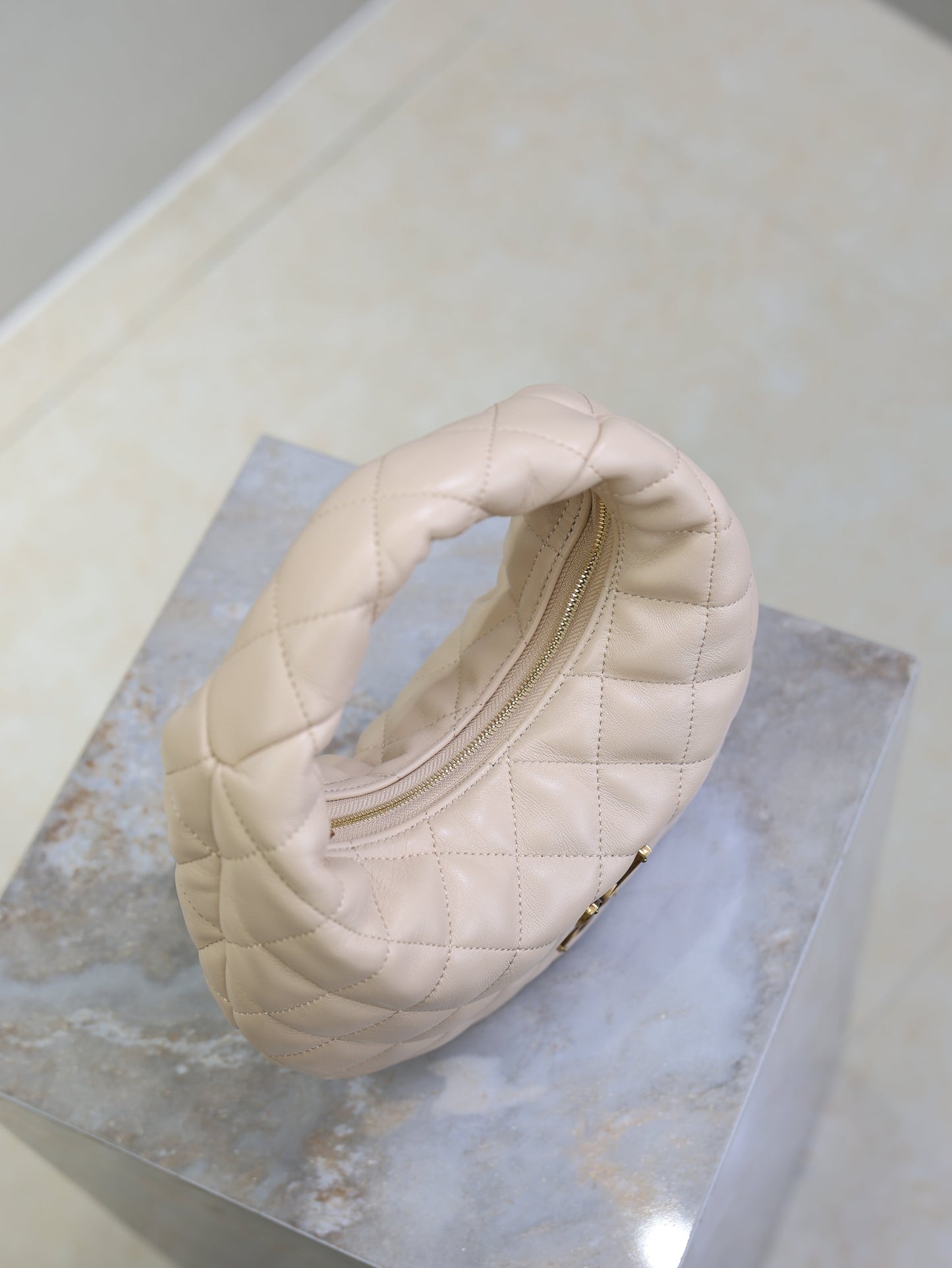 YSL 25S ICARINO 17 IN BEIGE QUILTED CALFSKIN GOLD HARDWRE