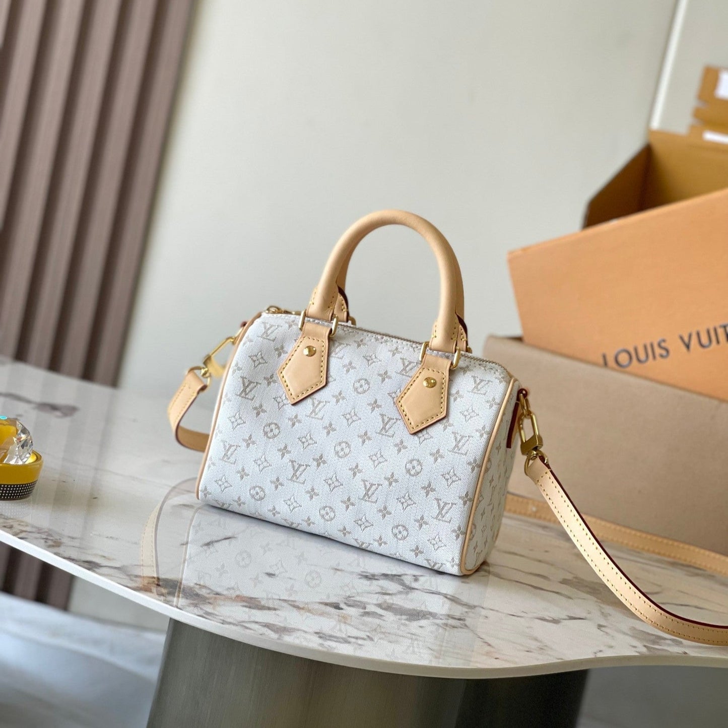 LOUIS VUITTON SPEEDY BANDOULIÈRE 20 IN WHITE MONOGRAM JACQUARD AND BEIGE CALFSKIN TRIM