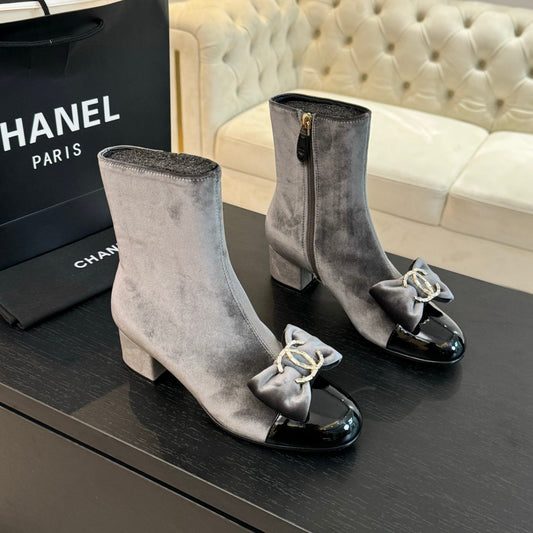 CHANEL SHORT BOOTS IN DOLPHIN GRAY VELVET AND BLACK LAMBSKIN