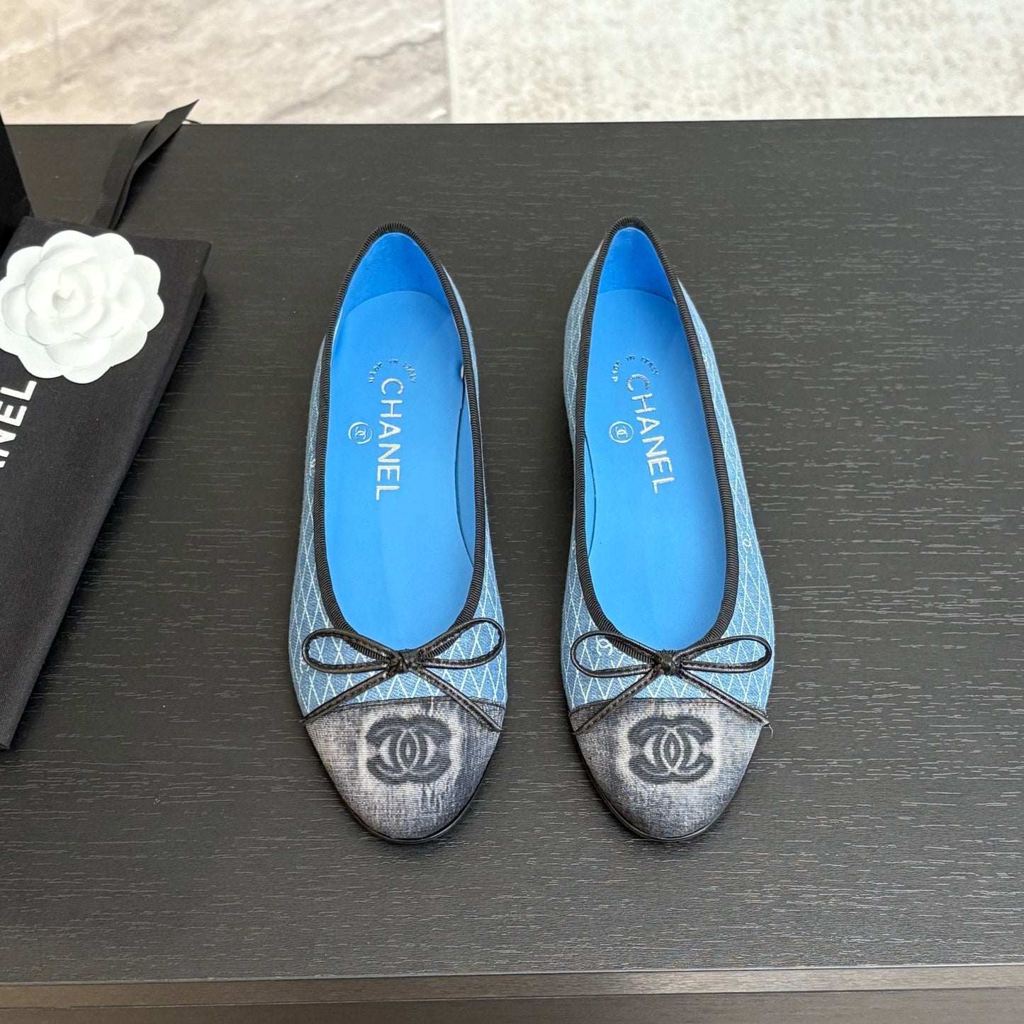 CHANEL BALLET FLATS IN LIGHT BLUE MIX BLACK MONOGRAM DENIM