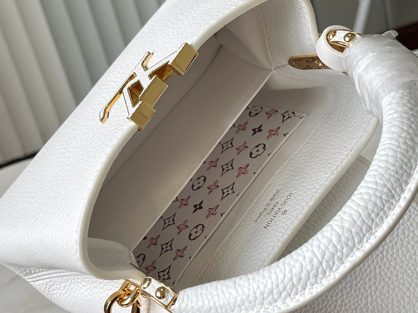 LOUIS VUITTON CAPUCINES MINI 21 IN WHITE TAURILLON GOLD HARDWARE