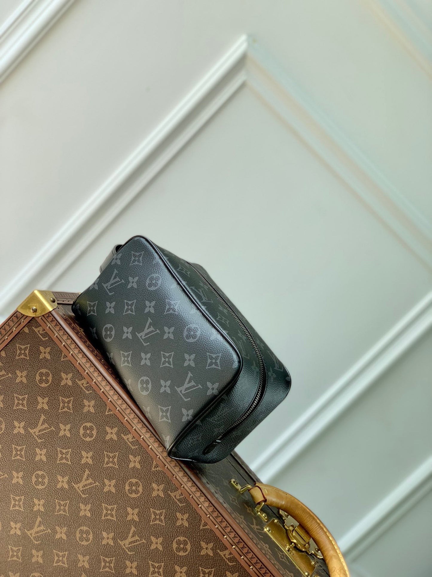 LOUIS VUITTON LOCKER DOPP KIT 23 IN BLACK MONOGRAM ECLIPSE CANVAS