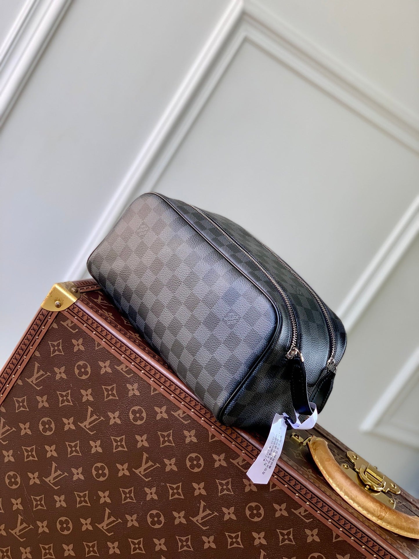 LOUIS VUITTON DOPP KIT 28 IN BLACK DAMIER GRAPHITE CANVAS