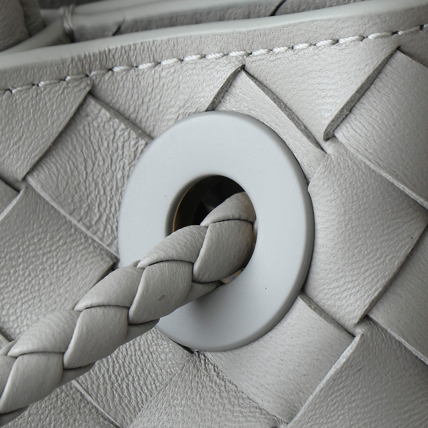 BOTTEGA VENETA SMALL ANDIAMO 25CM GREY LAMBSKIN