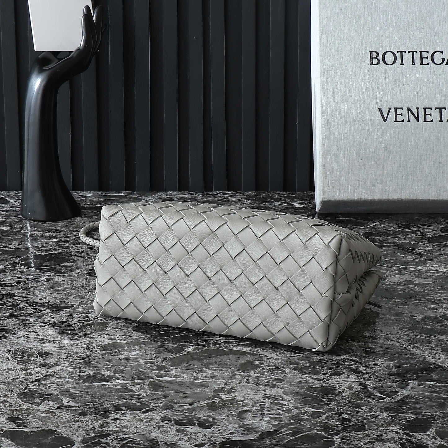 BOTTEGA VENETA SMALL ANDIAMO 25CM GREY LAMBSKIN
