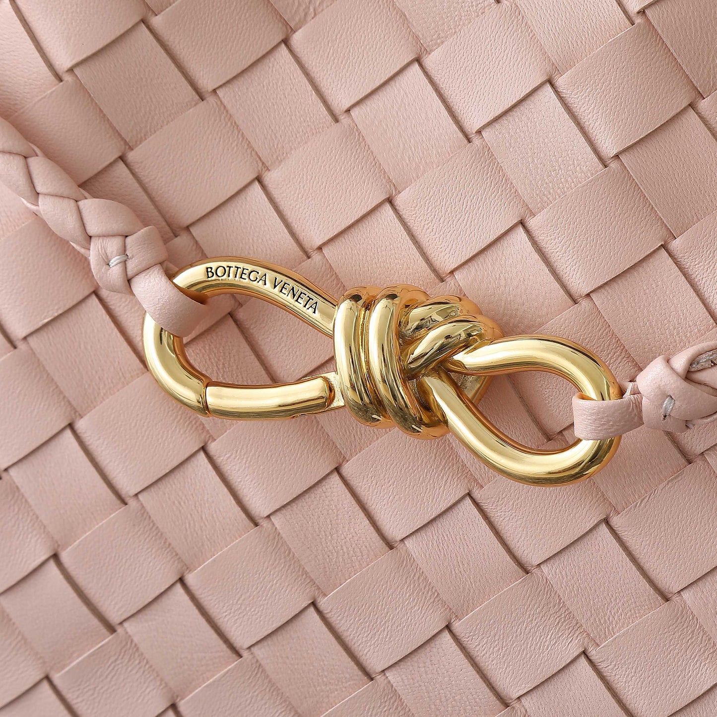 BOTTEGA VENETA MEDIUM ANDIAMO 32 IN LIGHT PINK LAMBSKIN