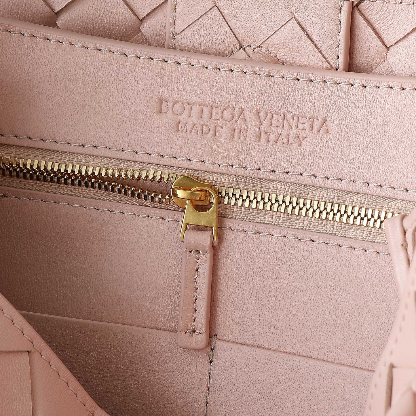 BOTTEGA VENETA MEDIUM ANDIAMO 32 IN LIGHT PINK LAMBSKIN