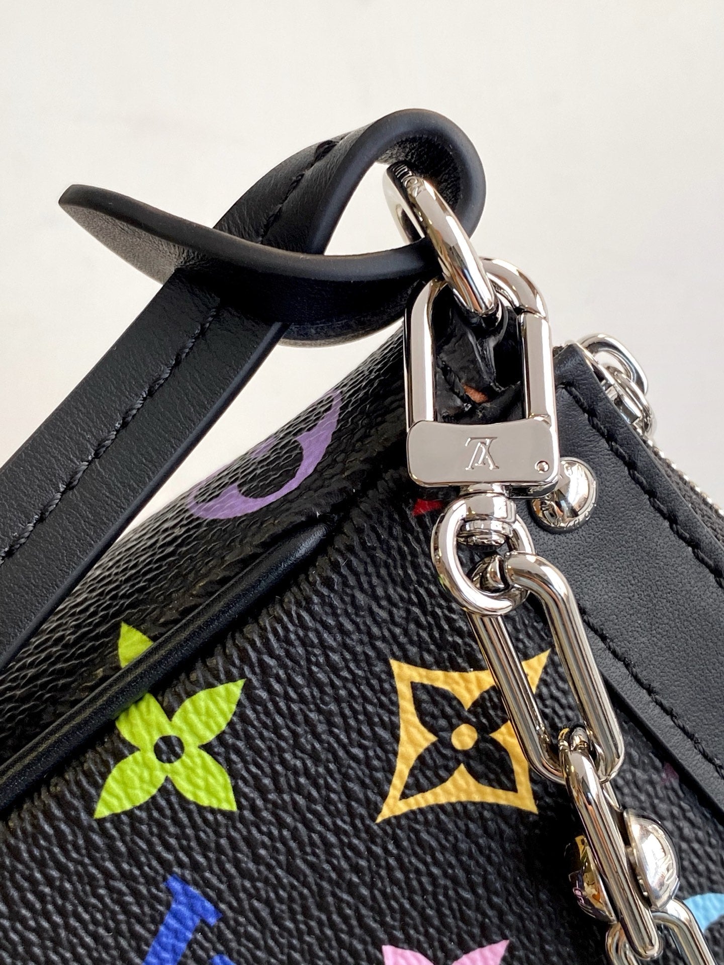 LOUIS VUITTON POCHETTE ACCESSOIRES 22 BAG IN MULTICOLOR MONOGRAM CANVAS AND COWHIDE