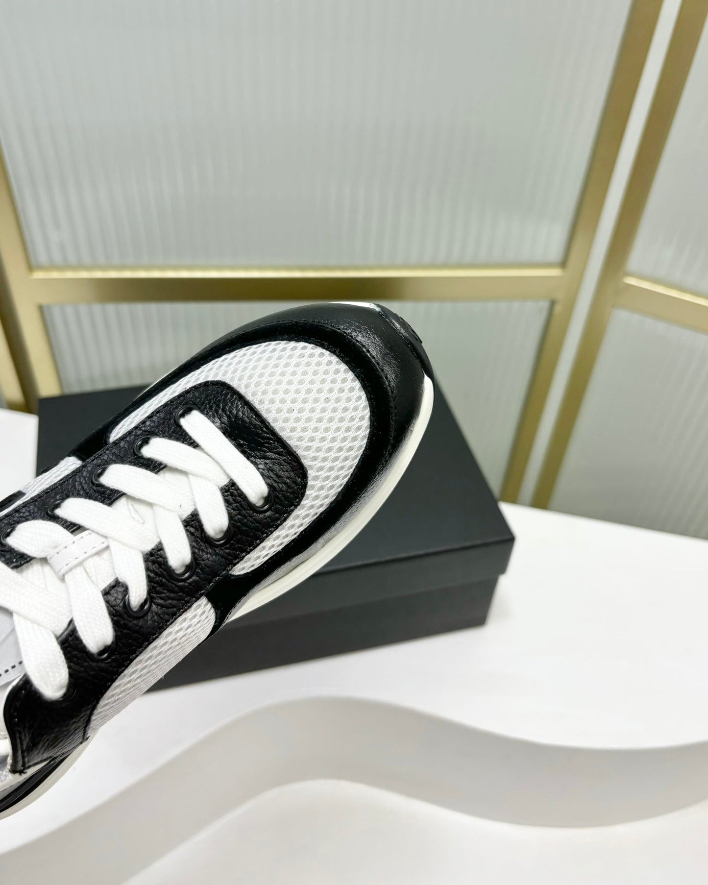 CHANEL SNEAKER IN BLACK CALFSKIN AND GREY BREATHABLE MESH