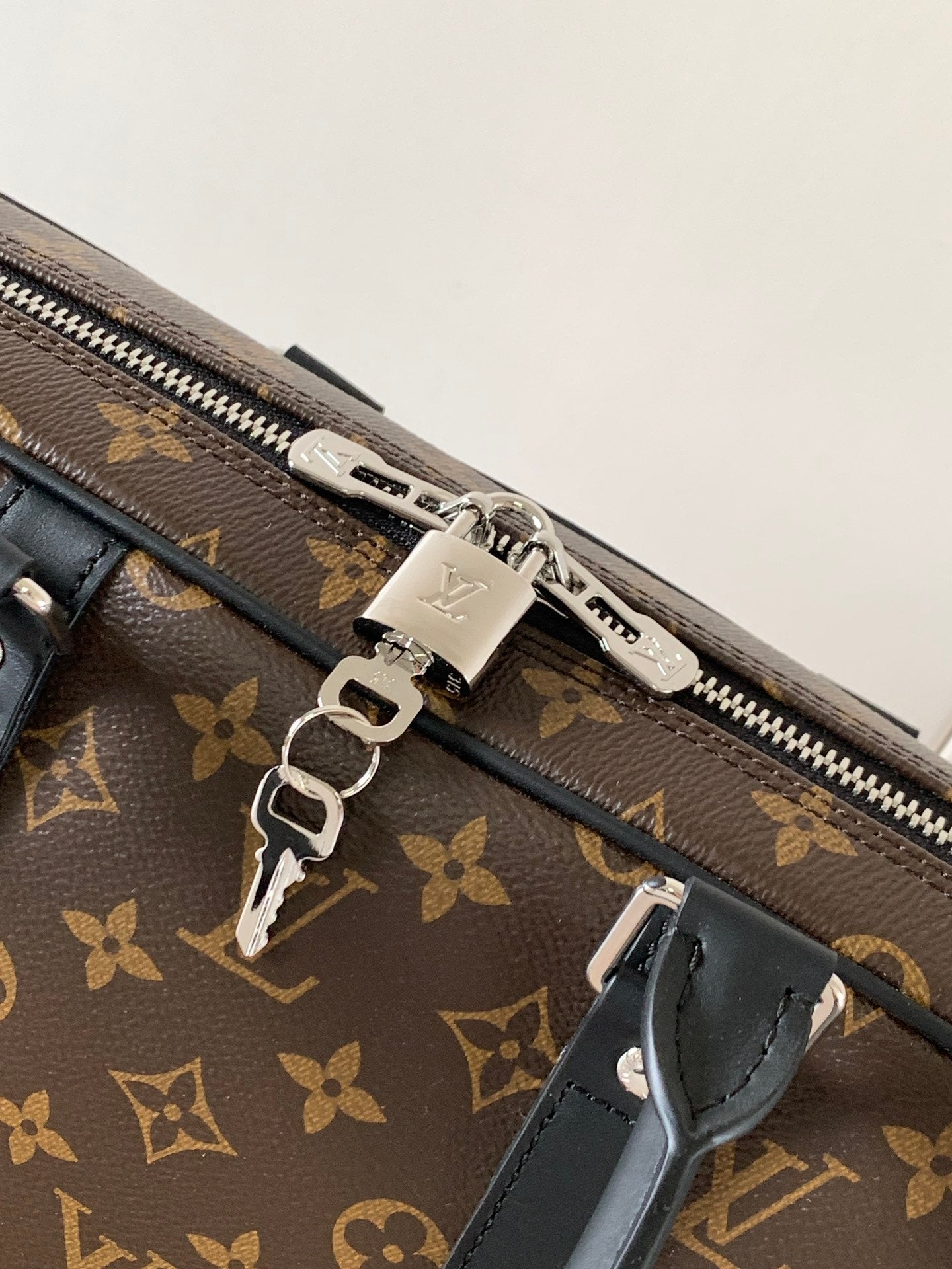 LOUIS VUITTON LV 25S PORTE- DOCUMENTS VOYAGE 41 IN BROWN AND BLACK EMBOSSED DAMIER INFINI CALFSKIN