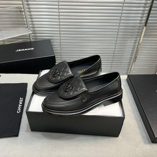 CHANEL Women Loafers In Leather Black
