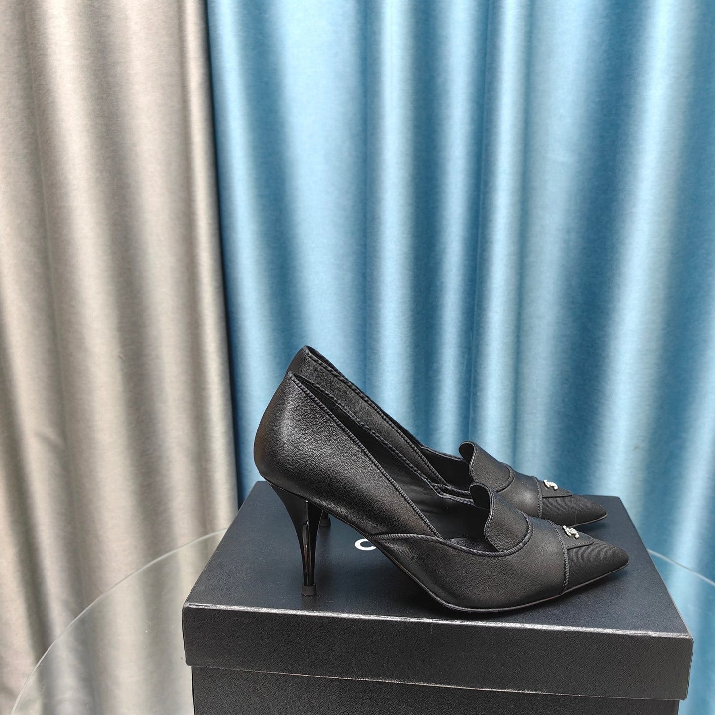CHANEL HIGH HEELS IN BLACK SHEEPSKIN