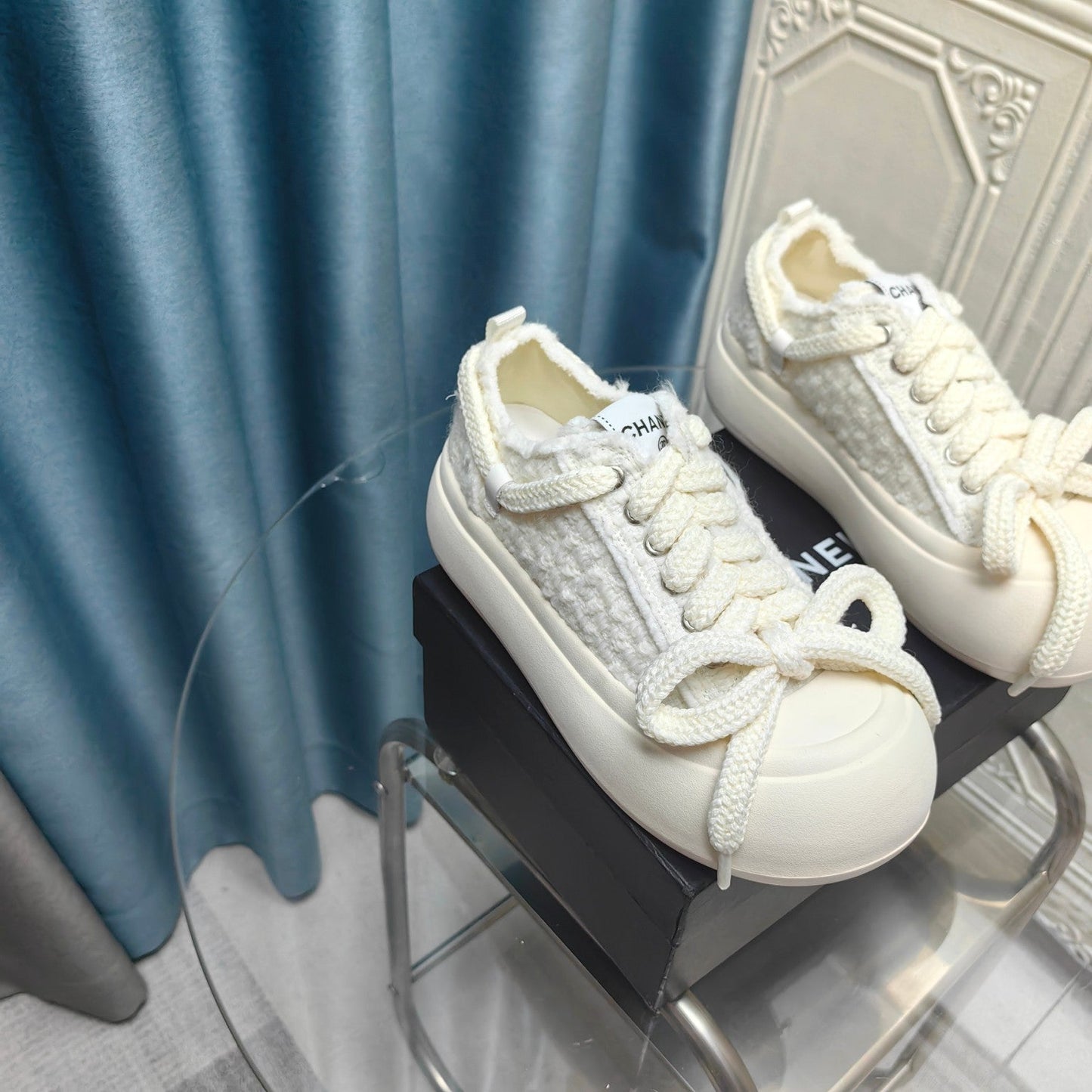 CHANEL THICK-SOLED SHOES IN WHITE WOVEN WOOL