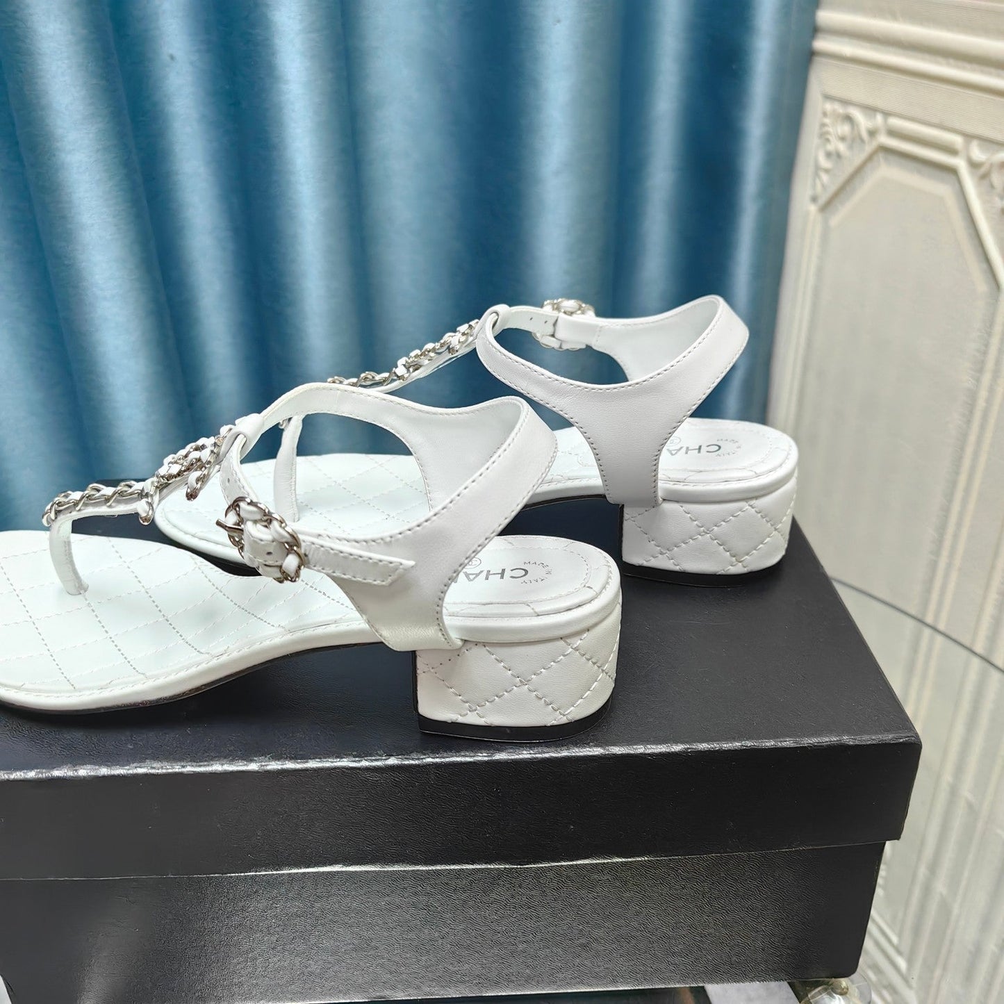 CHANEL CLASSIC THONG SANDALS WHITE LAMBSKIN WITH PEARL BUCKLE