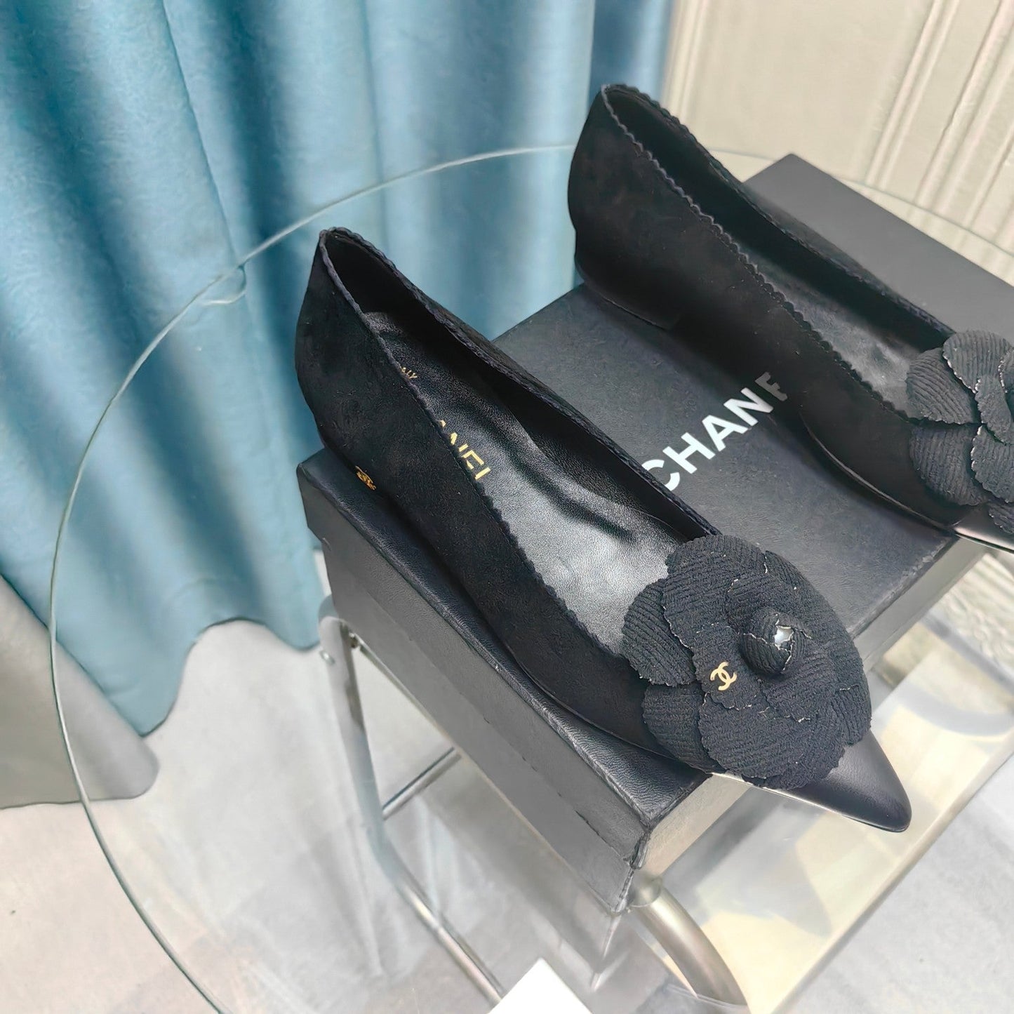 CHANEL BALLET FLAT IN BLACK SUEDE AND CALFSKIN WITH FLOWER
