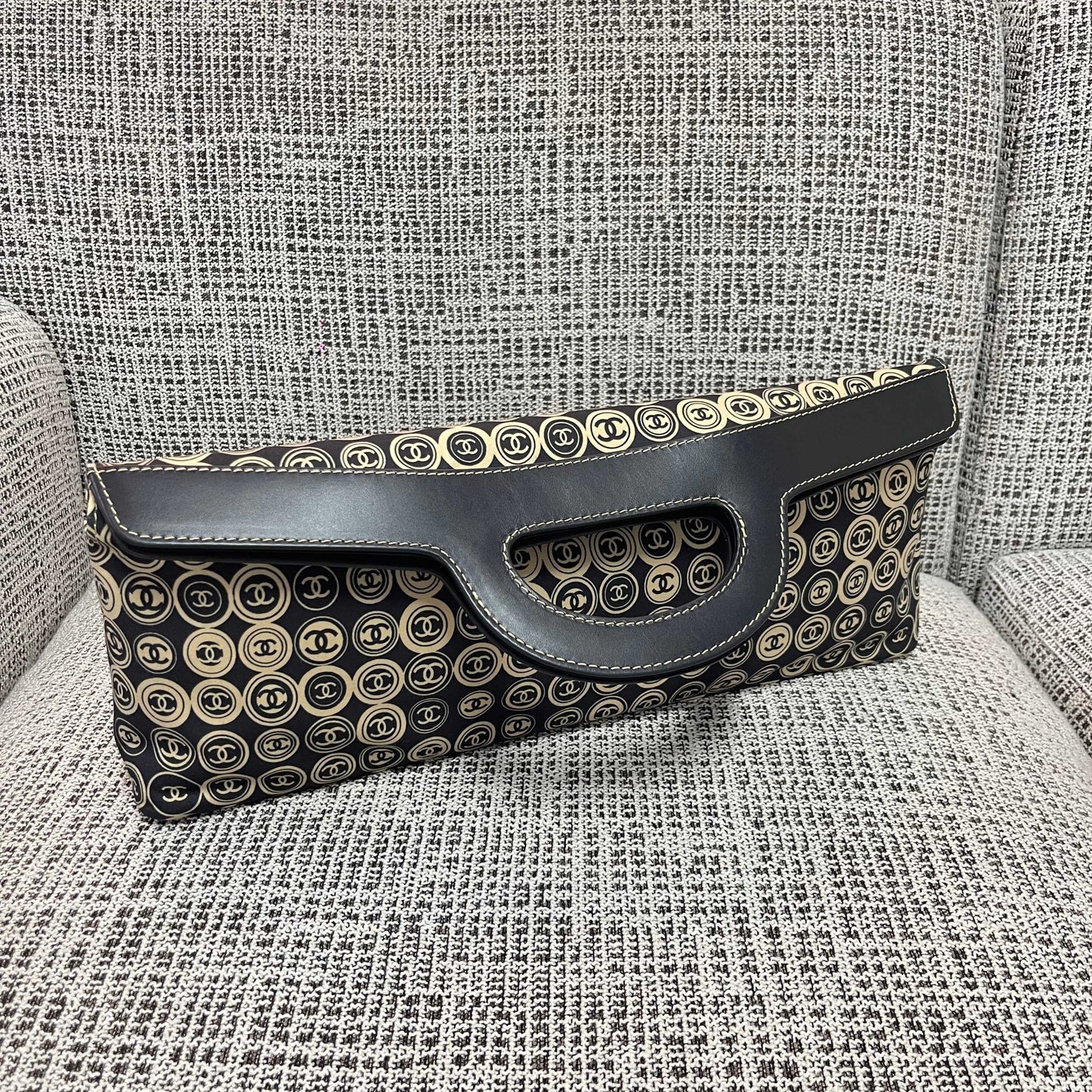 CHANEL 25S SHOPPING BAG 46 CM IN BLACK MIX BEIGE CANVAS PRINTED LOGO