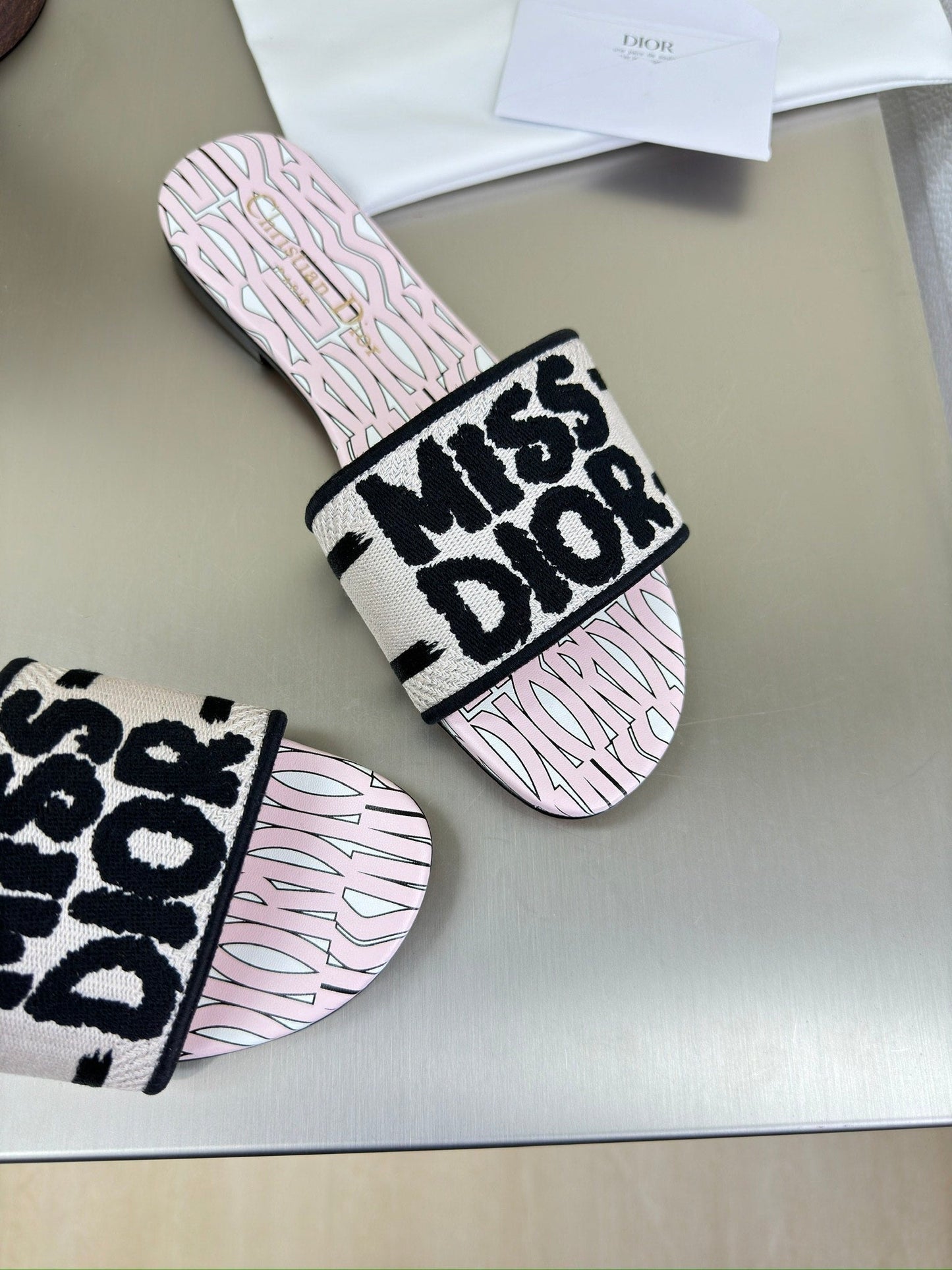DIOR DWAY SLIDE EMBROIDERED COTTON AND LIGHT PINK MISS  ALLOVER MOTIF