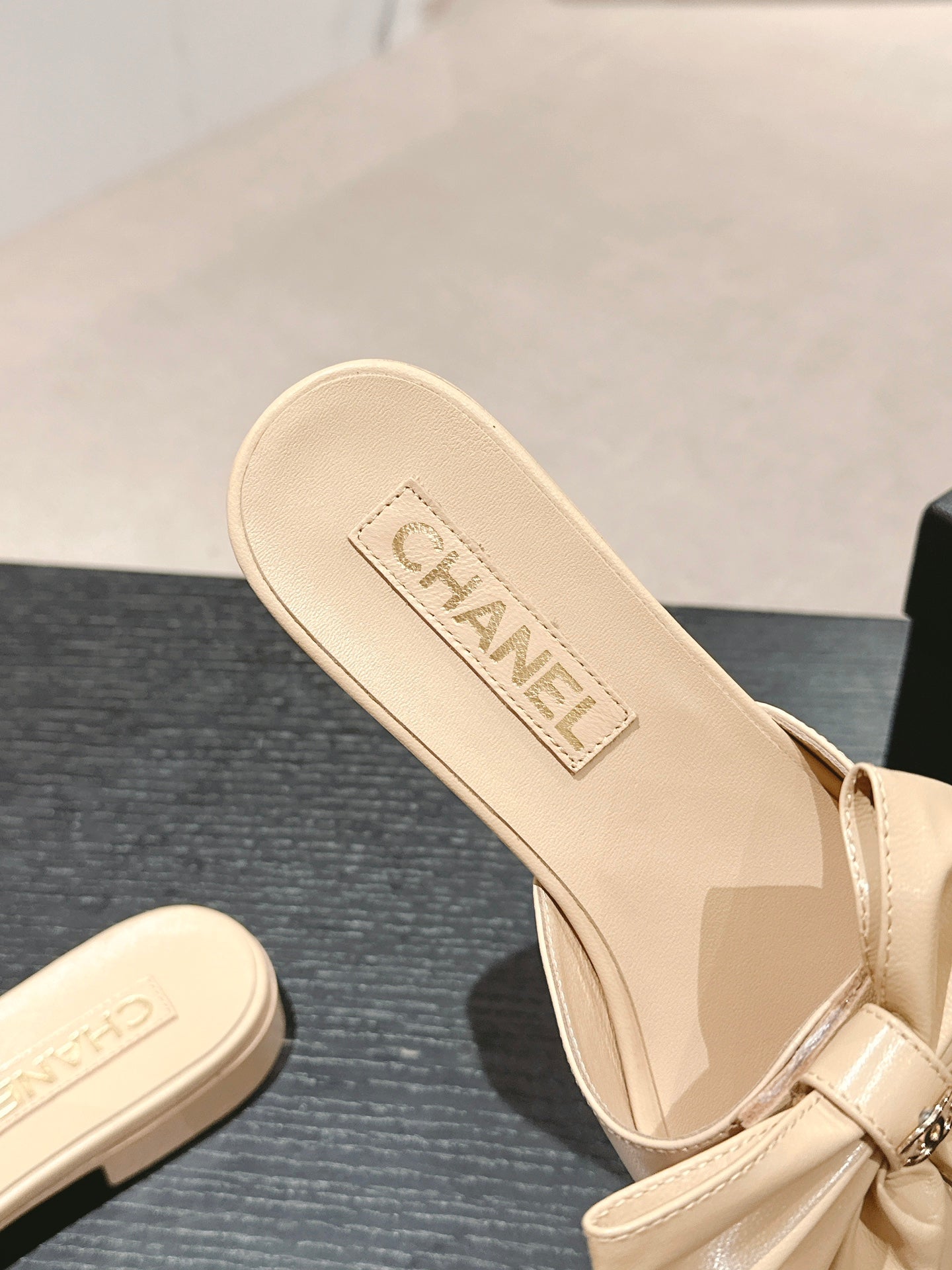 CHANEL BOW LADY SLIPPERS BEIGE CREAM LAMBSKIN