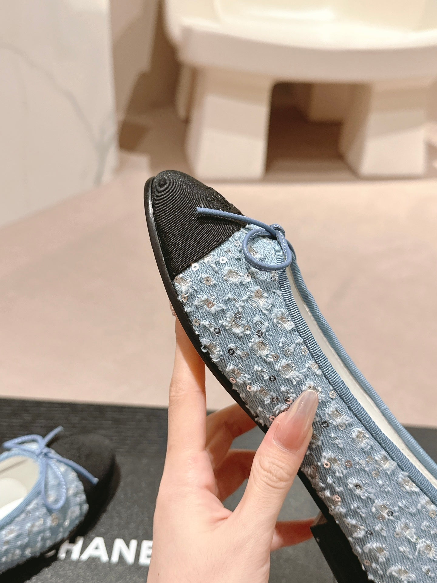 CHANEL BALLET FLATS IN LIGHT BLUE DENIM AND BLACK SATIN