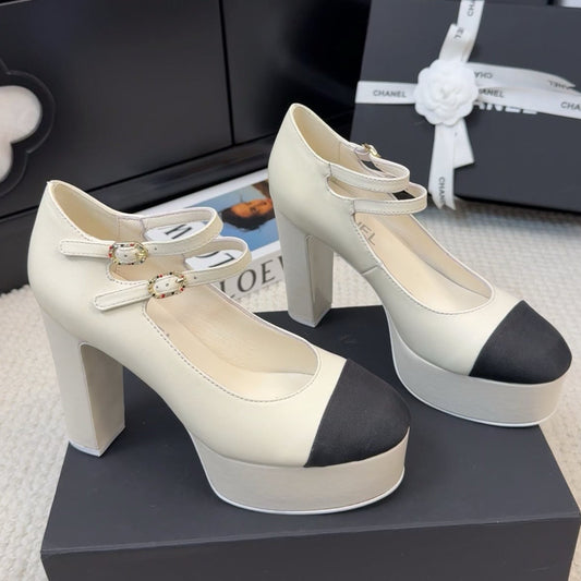 CHANEL FLATFORM SANDAL IN PALE YELLOW CALFSKIN AND BLACK FABRIC