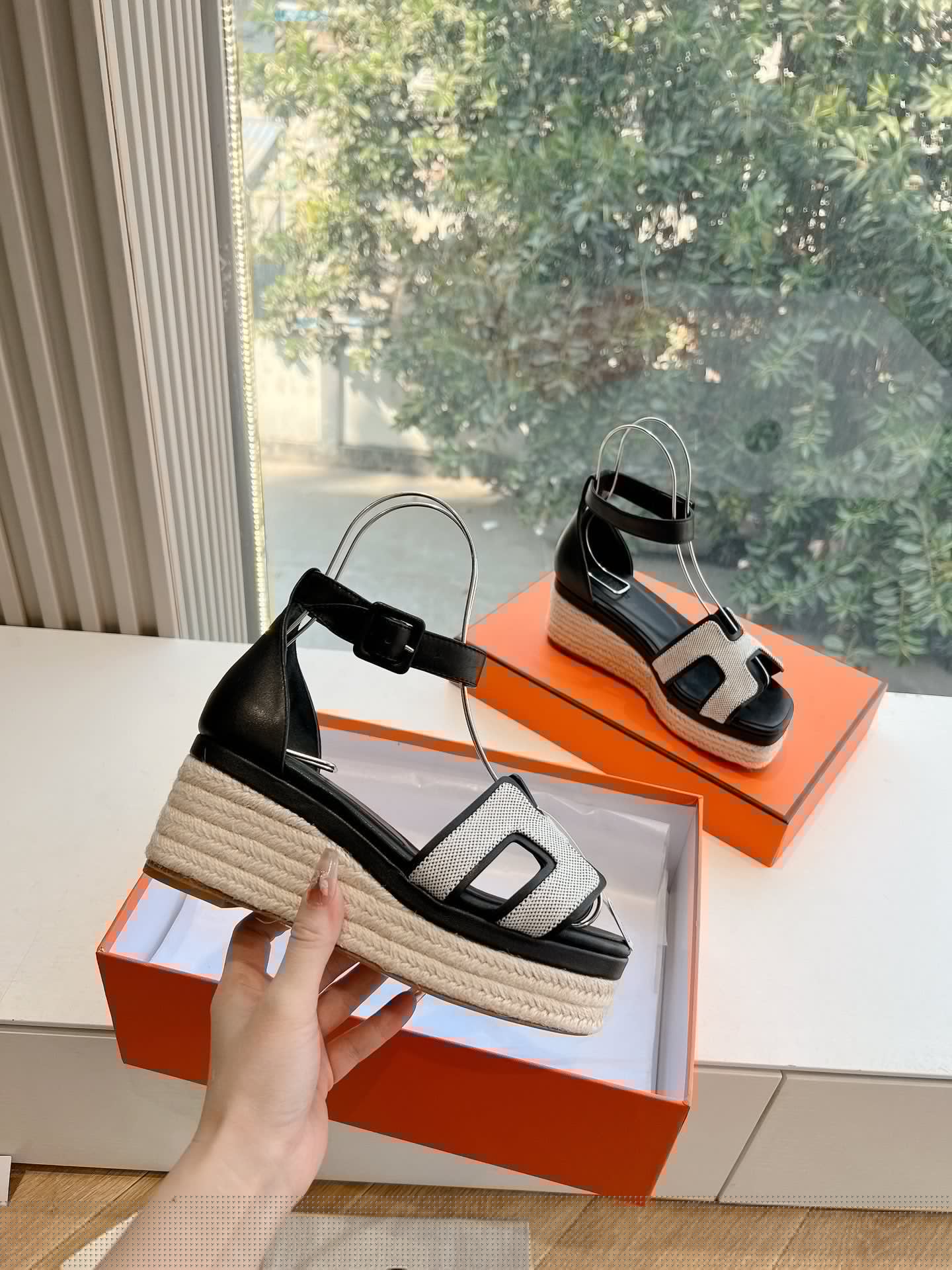 HERMES ELDA ESPADRILLE IN WHITE FABRIC AND BLACK CALFSKIN