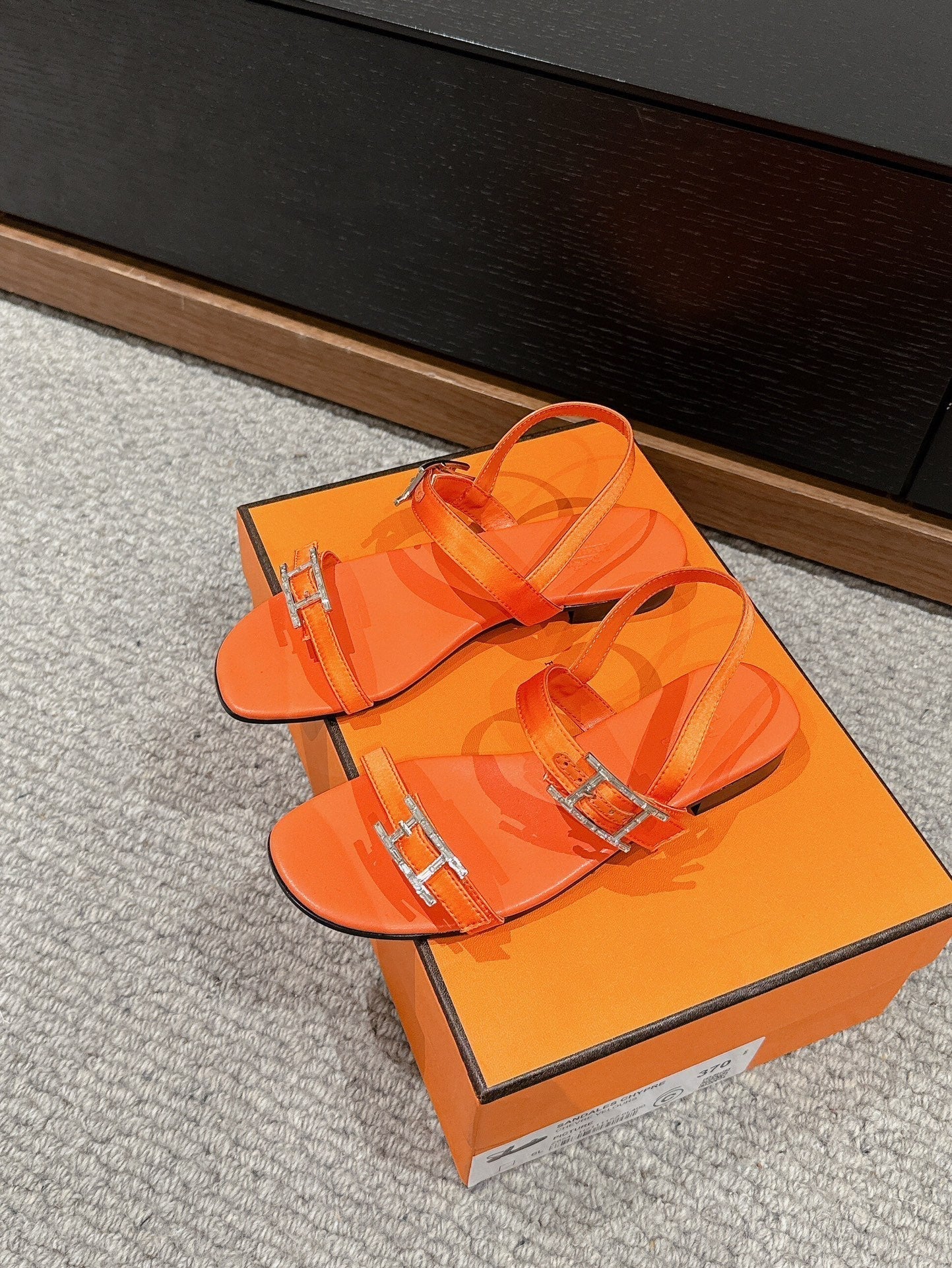 HERMES BUCKLE SANDAL BRIGHT ORANGE CALFSKIN