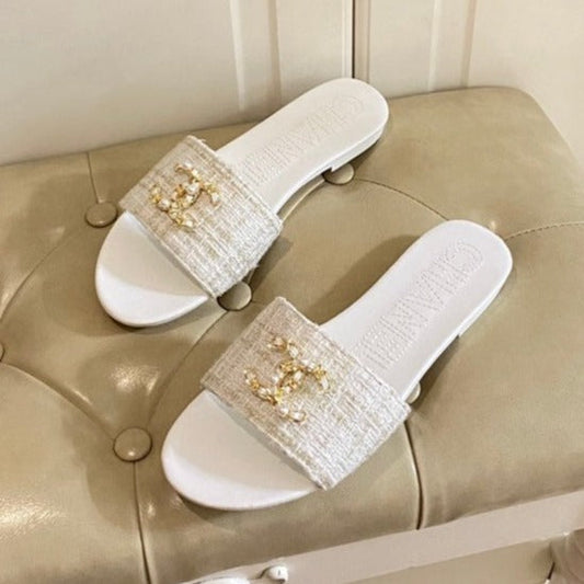 CHANEL SLIPPERS IN WHITE CREAM TWEED MULE