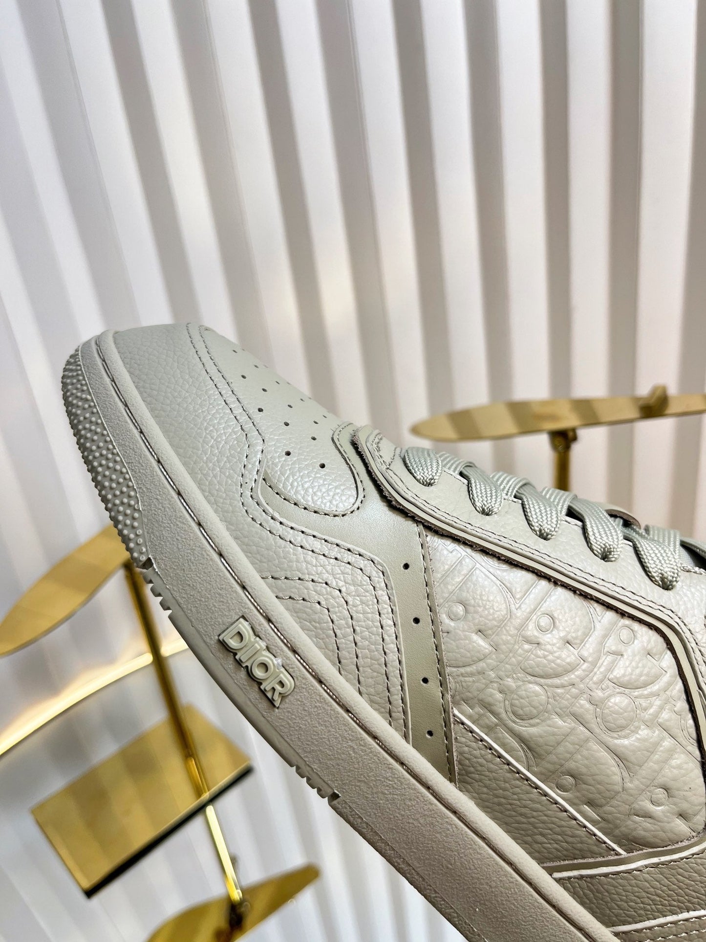 DIOR B27 LOW-TOP SNEAKER TROUT GRAY SMOOTH CALFSKIN