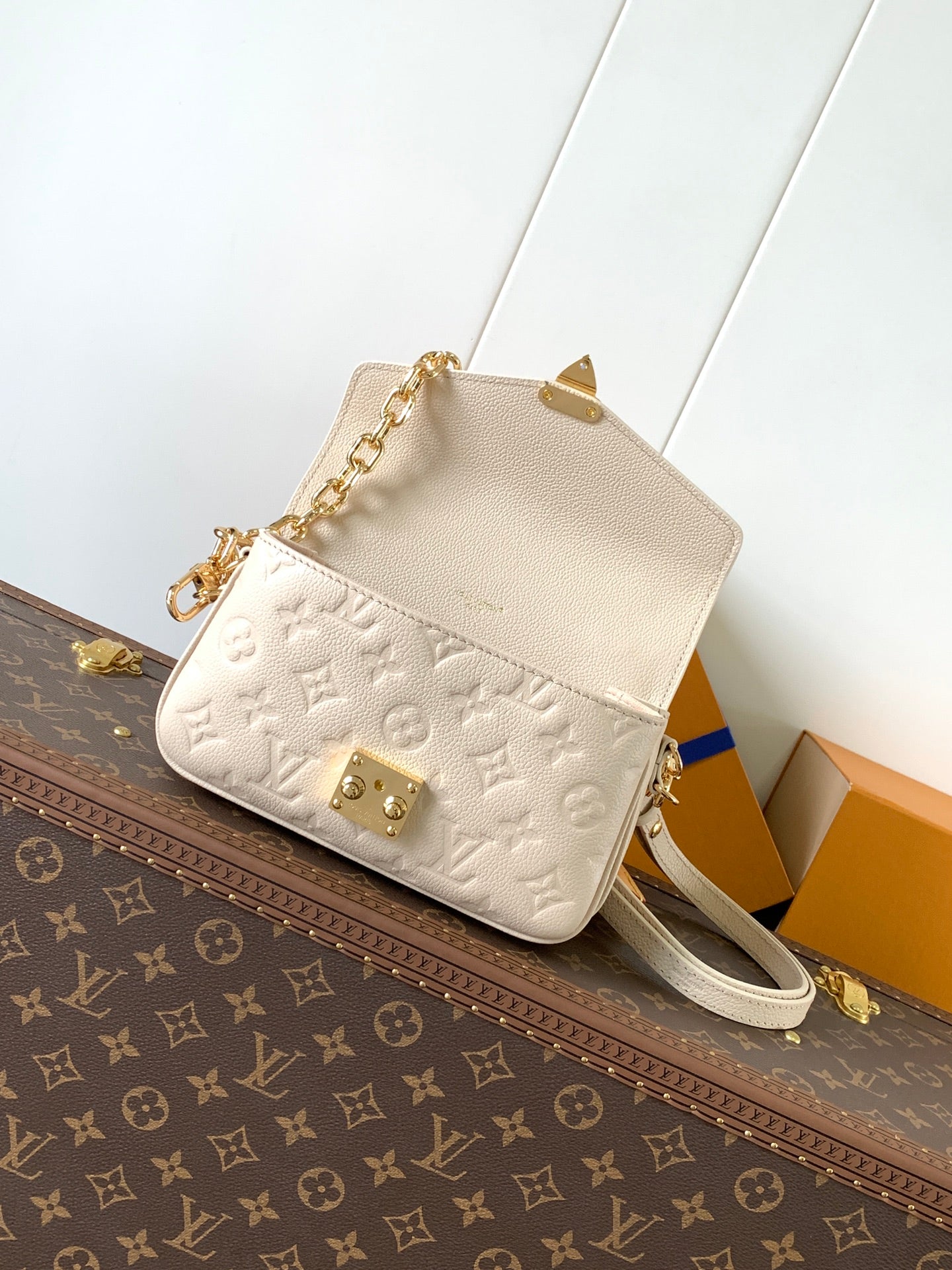 LOUIS VUITTON POCHETTE MÉTIS EAST WEST 22 IN LIGHT BEIGE MONOGRAM EMPREINTE CALFSKIN EMBOSSED