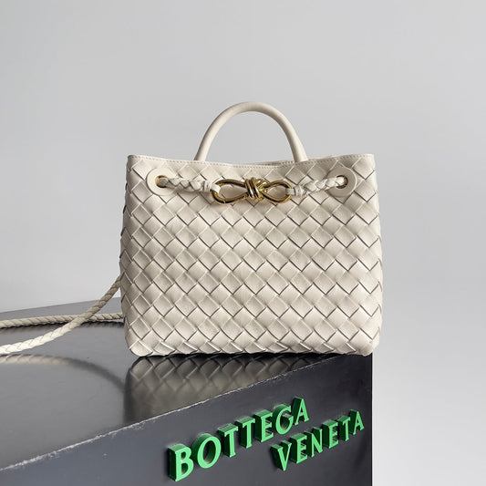 BOTTEGA VENETA HANDLE BAG ANDIAMO 25 IN OFF WHITE LAMBSKIN