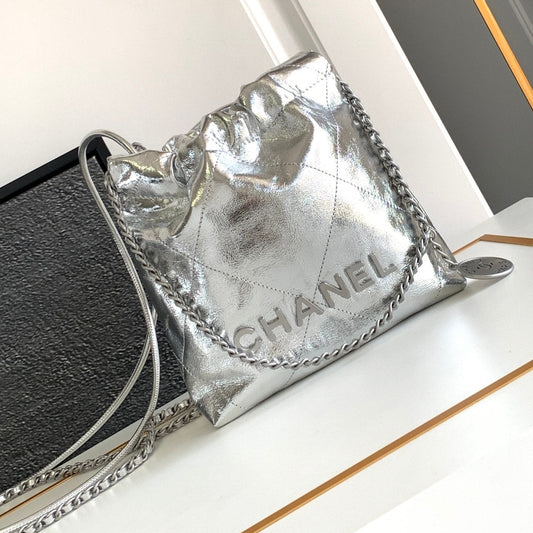 CHANEL 22 BAG IN SILVER SHINY CALFSKIN AND GOLD METAL