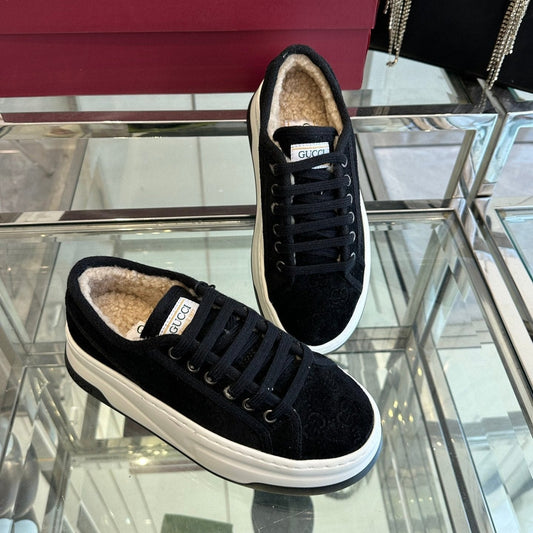 GUCCI SNEAKER IN BLACK CANVAS WITH BEIGE FLEECE LINING