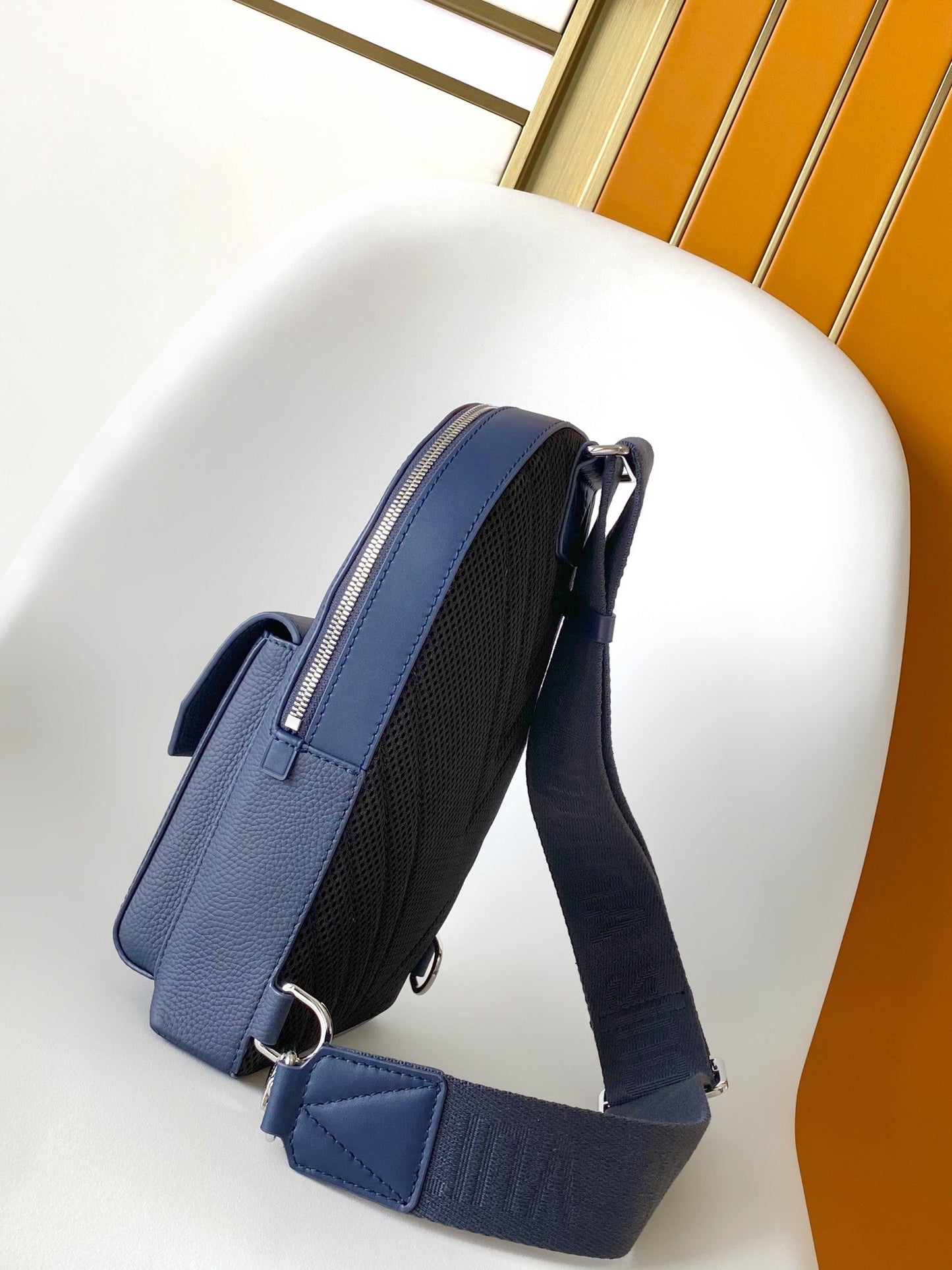 LOUIS VUITTON PILOT CROSSBAG 30 IN NAVY BLUE CALFSKIN