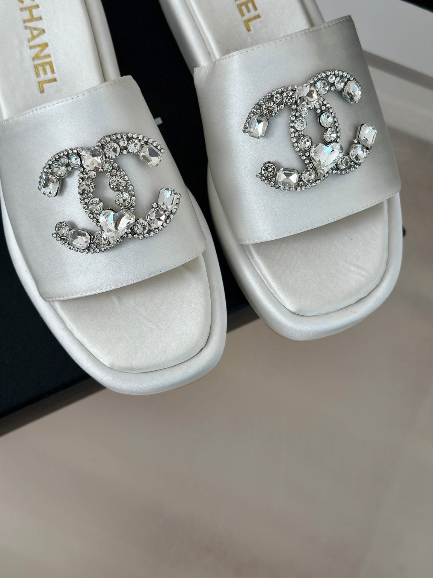 CHANEL SLIPPERS THICK SOLE IN WHITE SATIN