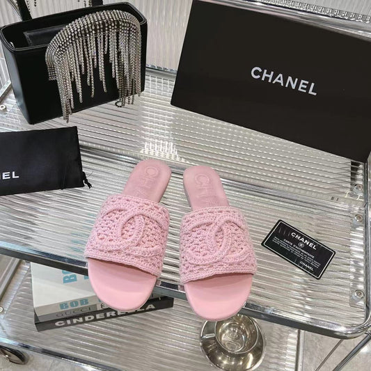 CHANEL SLIPPERS LIGHT PINK SHEEPSKIN