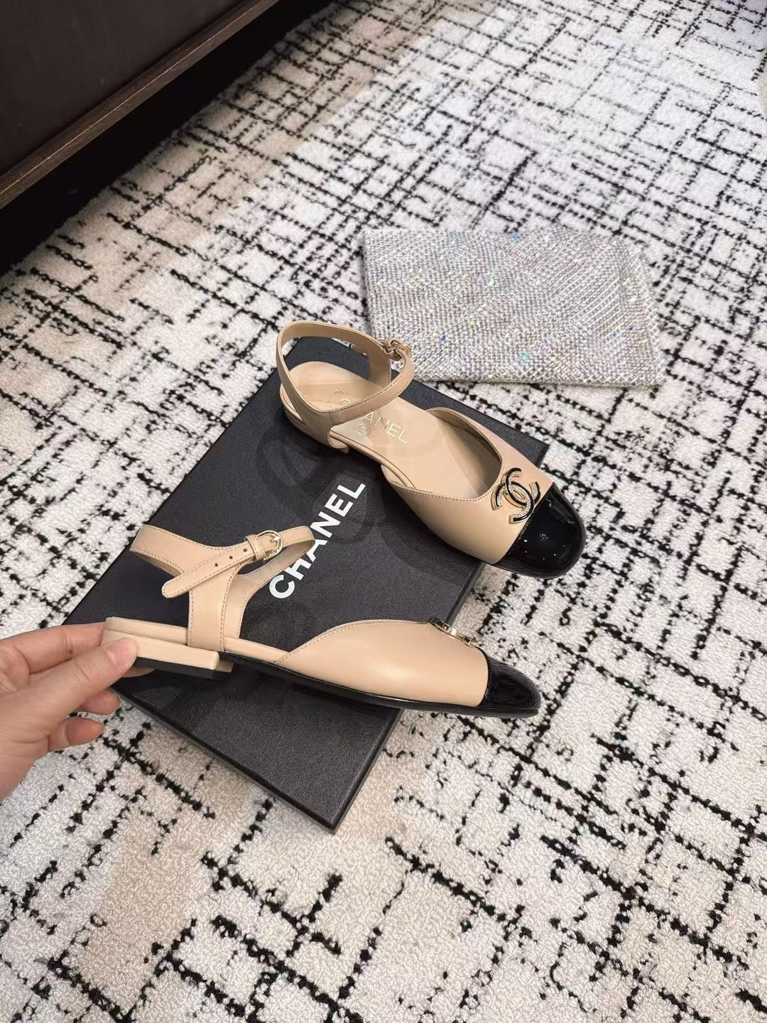 CHANEL FLAT SLINGBACKS IN MACAROON BEIGE MIX BLACK CALFSKIN