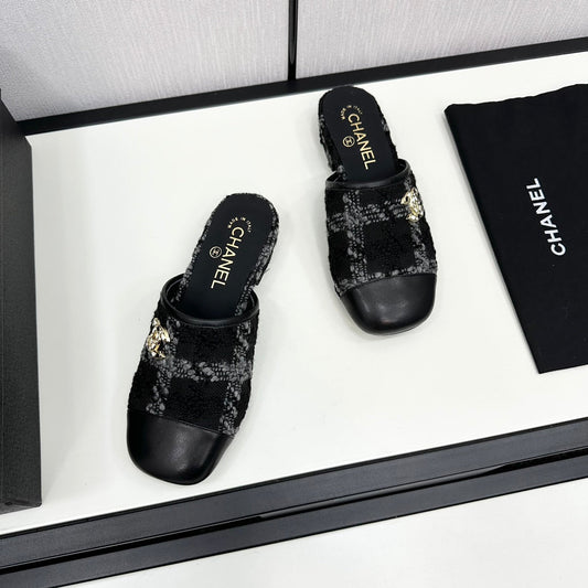 CHANEL FLAT MULE IN BLACK WOOL TWEED AND CALFSKIN GOLD HARDWARE