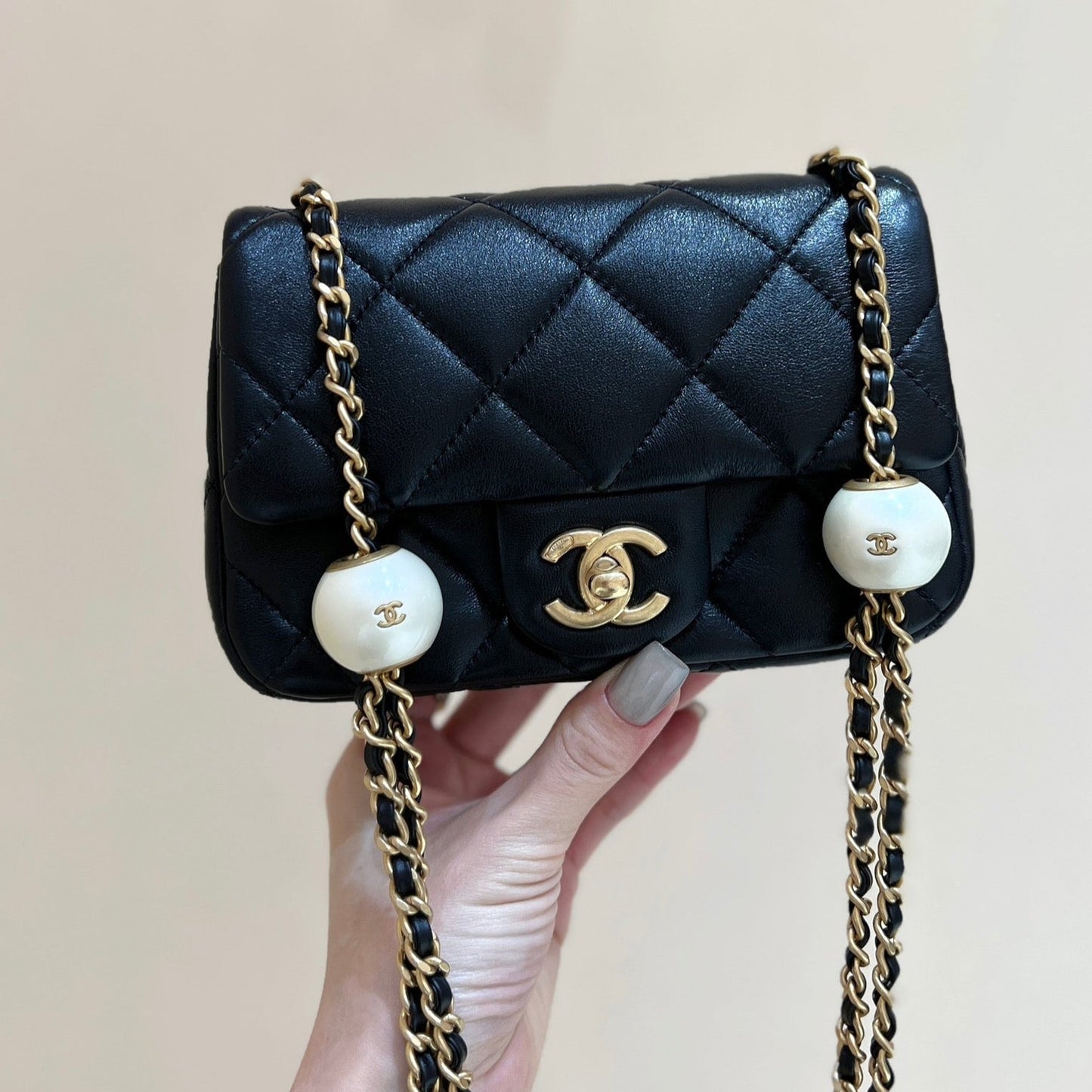 CHANEL 25S  CROSSBODY HANDBAG 17 IN BLACK LAMBSKIN GOLD HARDWARE