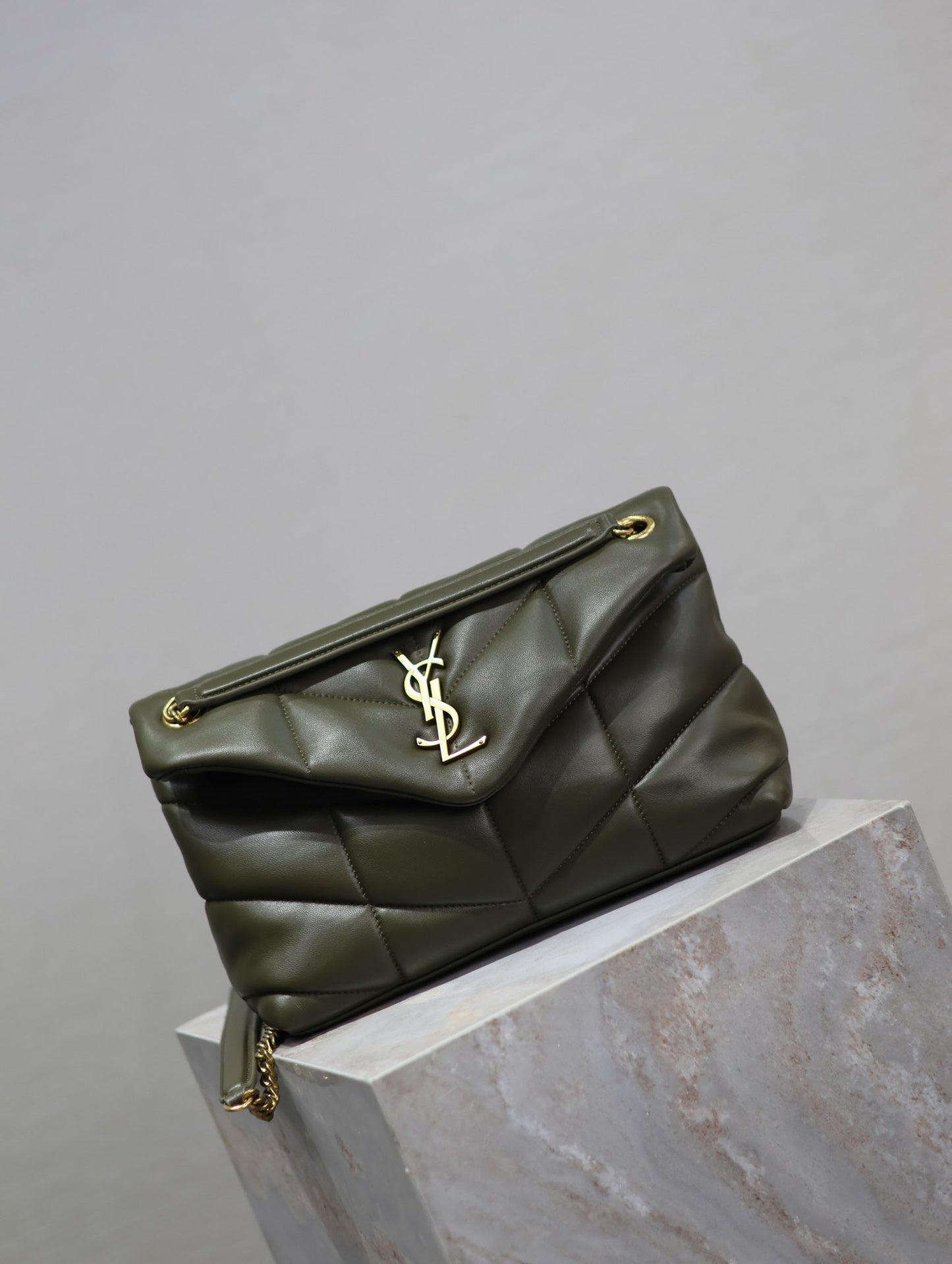 YSL 25S LOULOU PUFFER MM 29 IN DARK OLIVE CALFSKIN GOLD HARDWRE