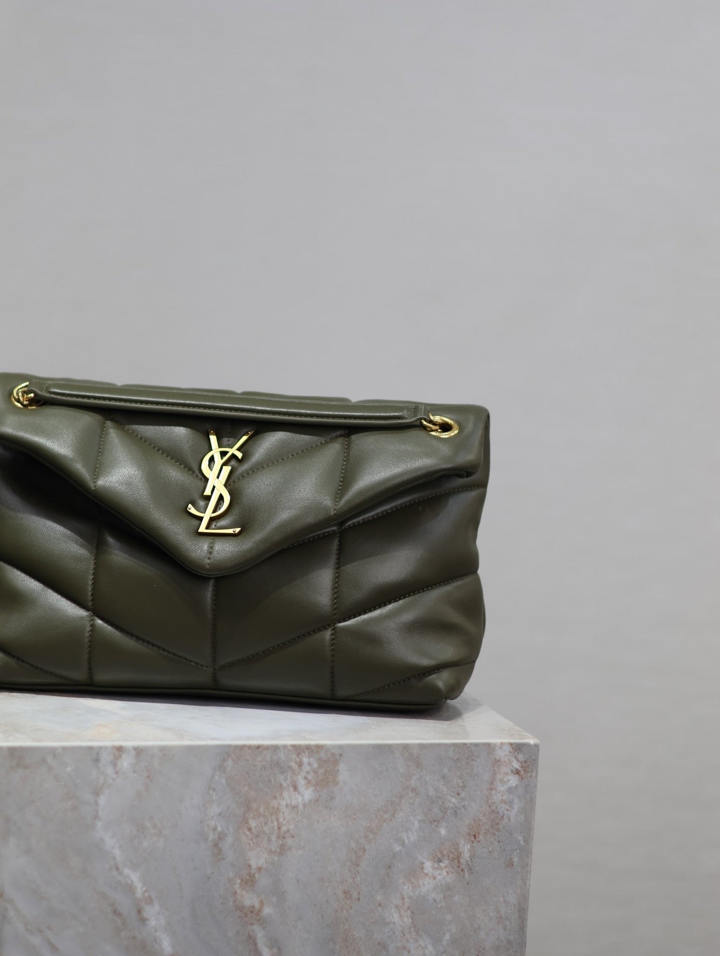 YSL 25S LOULOU PUFFER MM 29 IN DARK OLIVE CALFSKIN GOLD HARDWRE
