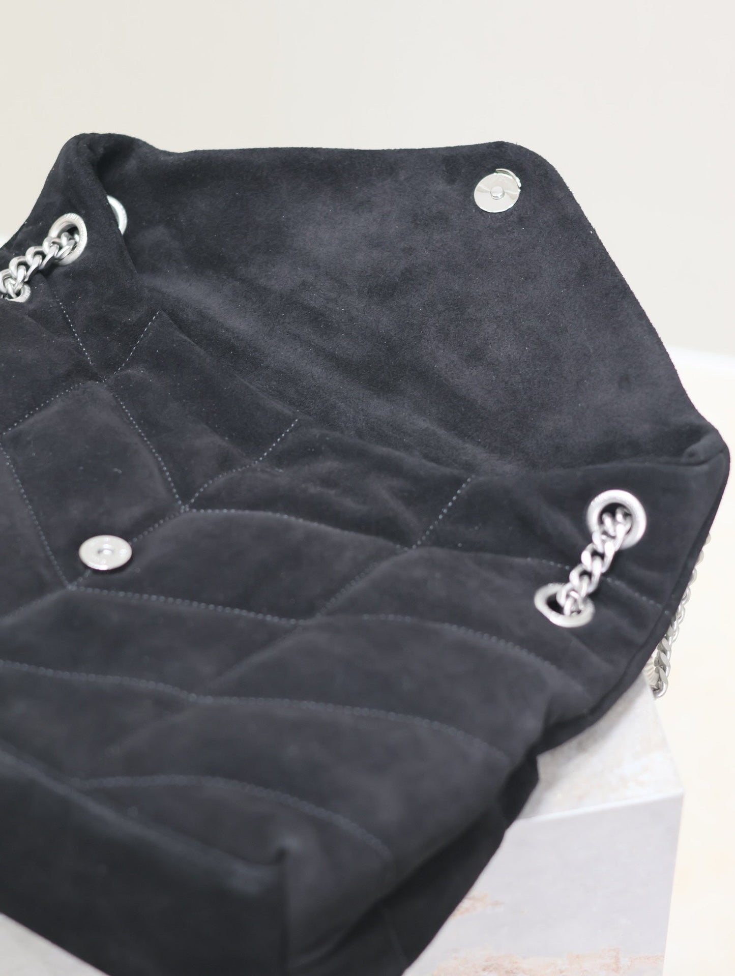 YSL 25S LOULOU PUFFER GM 35 IN BLACK SUEDE SILVER HARDWARE