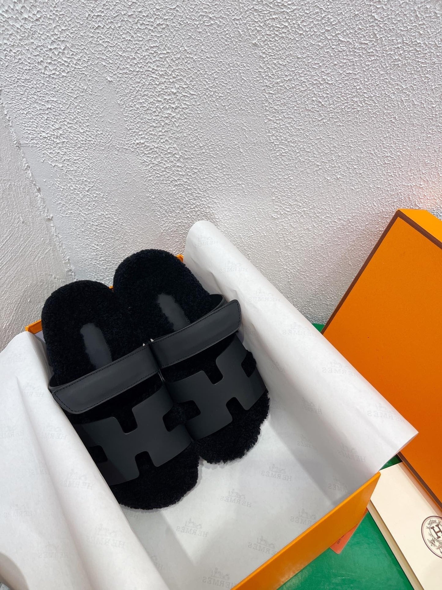 HERMES Chypre Sandal Black shearling insole Black goatskin lining